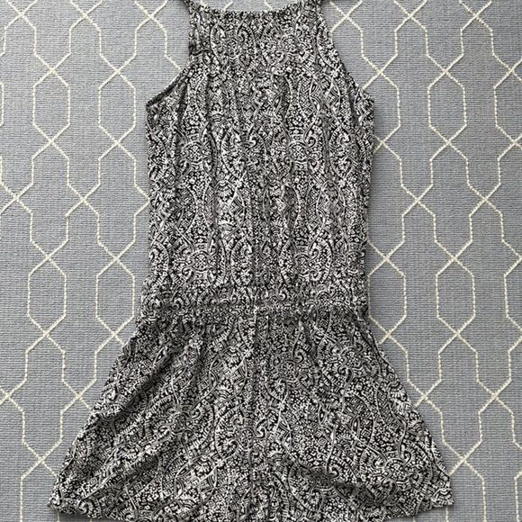 Splendid Black and White Paisley V-Neck Crossover Romper Size Small - Picture 3 of 4
